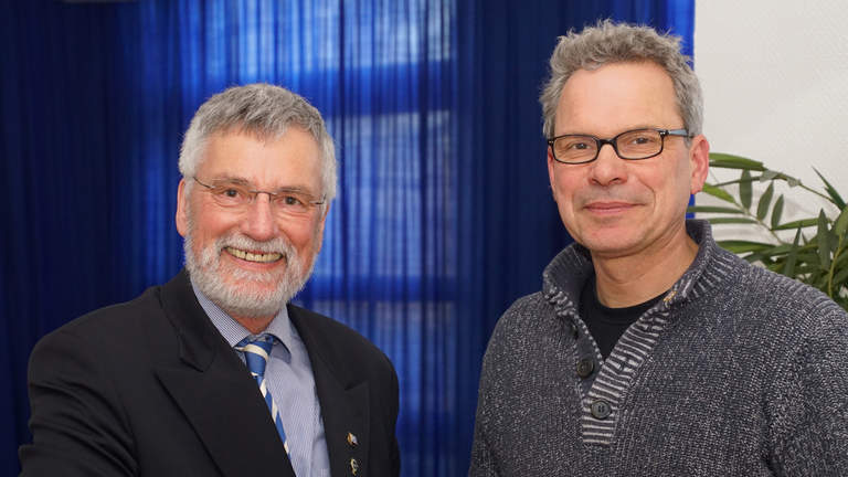 Seit 40 Jahren im Verein: Michael (Travolta) Wellinghoff.  Ulrich Hahn mit Seit 40 Jahren im Verein: Michael Wellinghoff