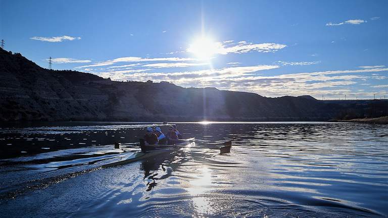 (Foto: Ruderclub Hansa von 1898 e.V. Dortmund) U23 Vierer auf dem Wasser im spanischen Mequinenza
