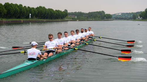 Der Deutschlandachter auf dem Dortmund-Ems-Kanal (Foto: Carsten Oberhagemann) Der Deutschlandachter auf dem Dortmund-Ems-Kanal