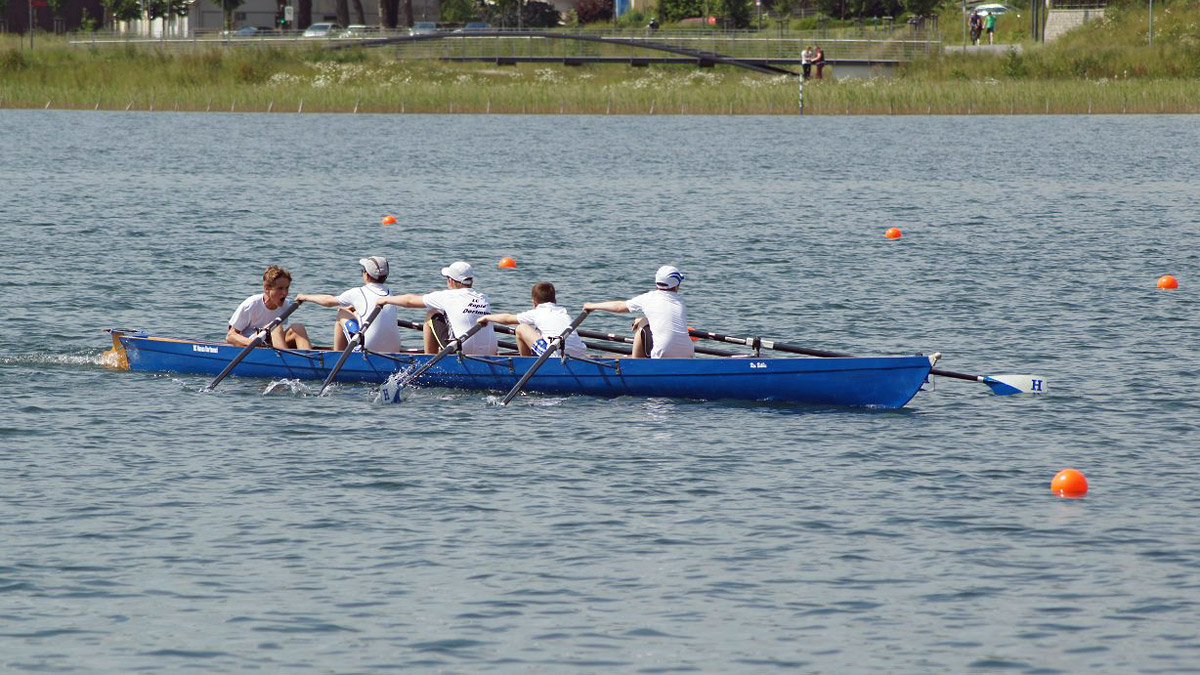 Rennboot während der Regatta auf dem Phoenix See